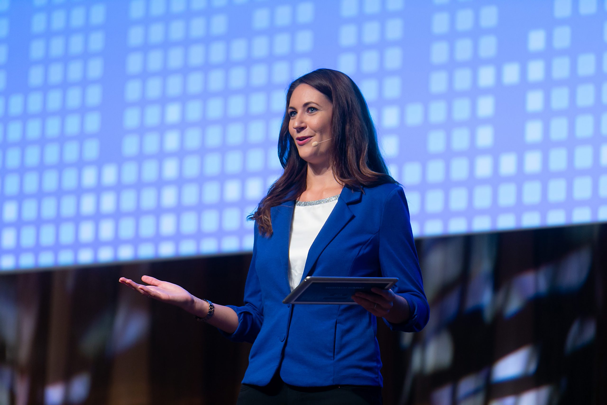 Rus pornosi: Er xotinining sevgilisini yalaydi